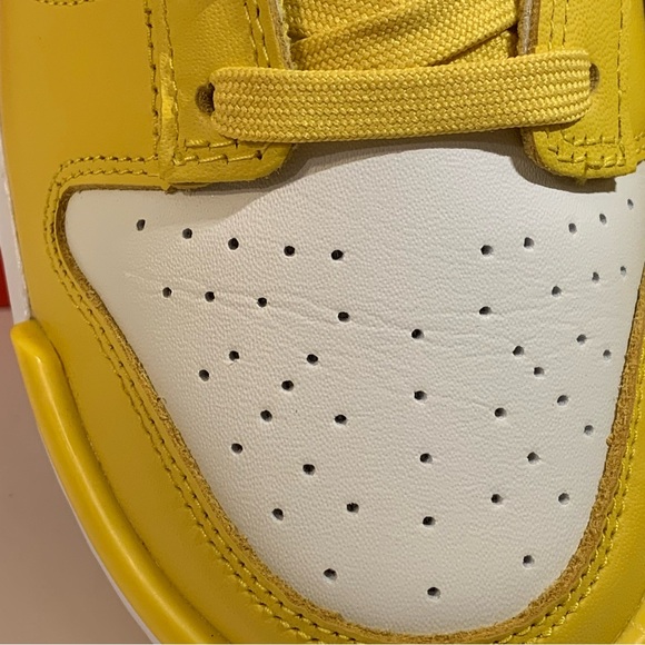 NIKE DUNK LOW TWIST VIVID SULFUR WOMENS SHOES SIZE 8 BASKETBALL SNEAKERS - Picture 10 of 11